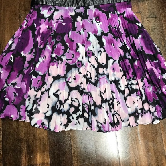 BCBGeneration Women’s Pleated Floral Mini Skirt - Picture 6 of 8
